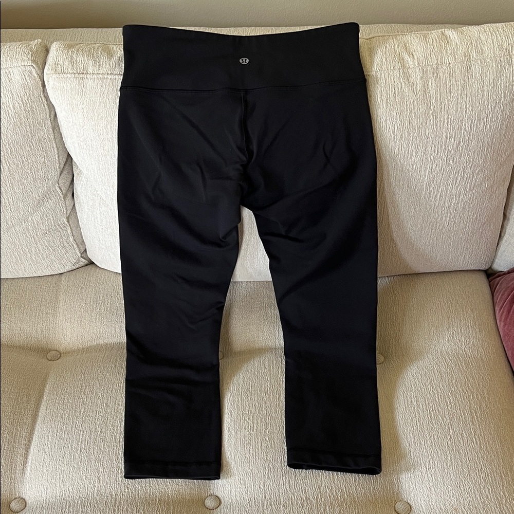 Lululemon Cropped Black Leggings EUC Size 6 - Picture 2 of 8